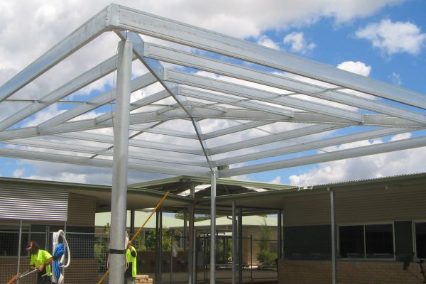 Boxspan hip awning frame in a school