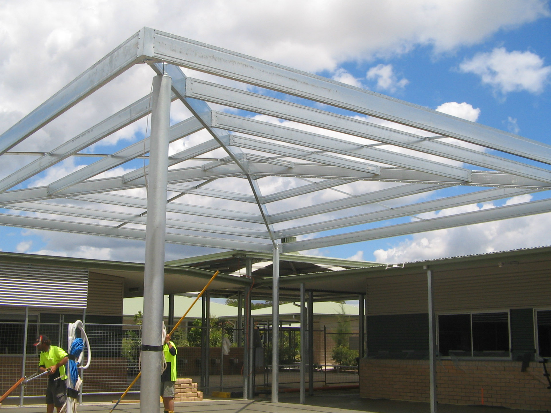 Boxspan hip awning frame in a school